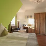 Kleine Glueck - Adults Only 3* Böhl