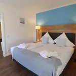 Kleine Glueck - Adults Only 3*