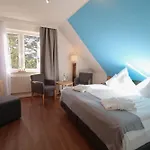 Kleine Glueck - Adults Only 3*