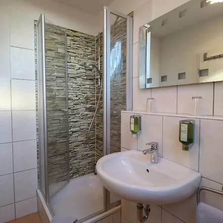 Kleine Glueck - Adults Only