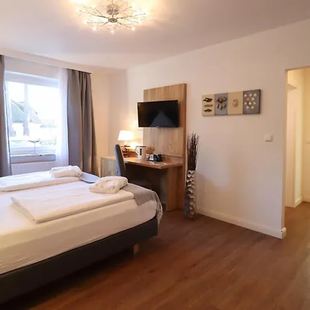 Kleine Glueck - Adults Only מלון 3*