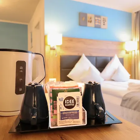 Kleine Glueck - Adults Only 3*