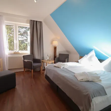 Kleine Glueck - Adults Only 3*