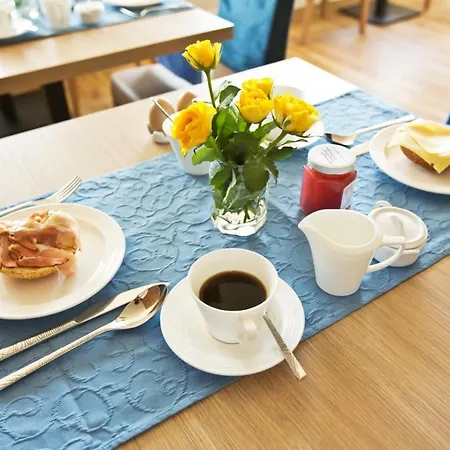 Kleine Glueck - Adults Only