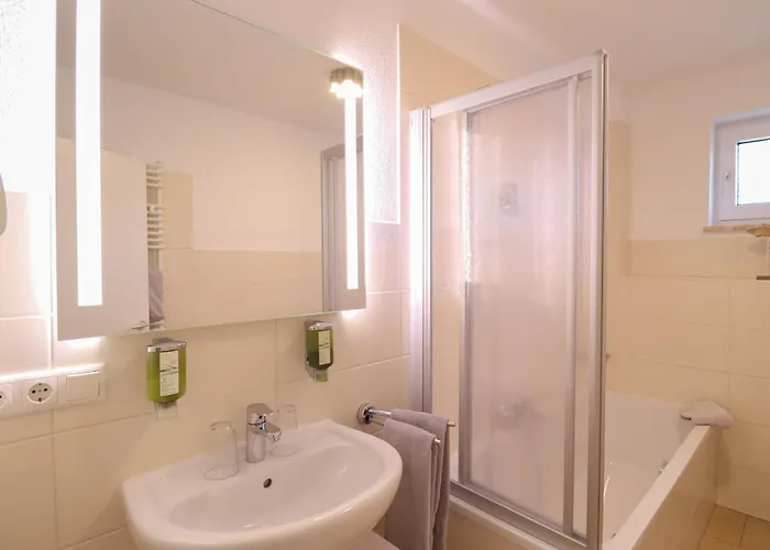 Kleine Glueck - Adults Only 3* Böhl