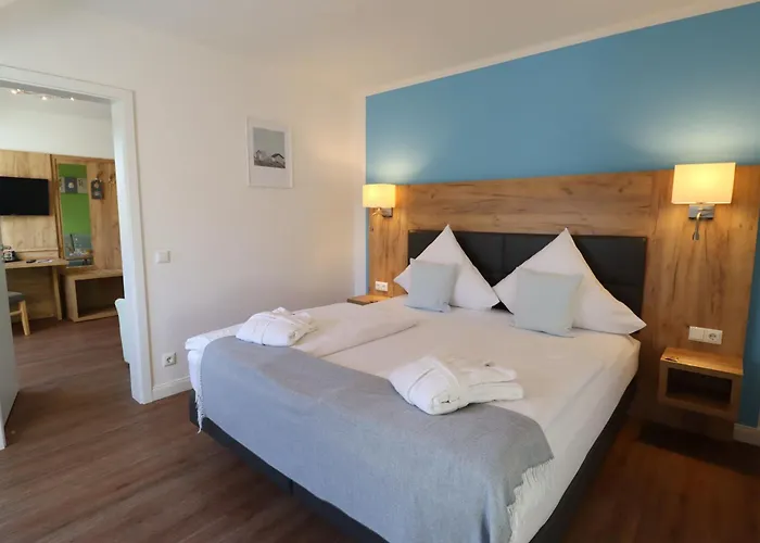 Kleine Glueck - Adults Only 3*