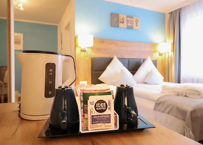 Kleine Glueck - Adults Only 3*